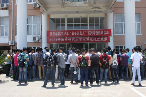 老王论坛
师生听取医疗急救和消防知识讲演.jpg