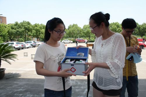 老王论坛
举行医疗急救知识讲解和灭火演练.jpg